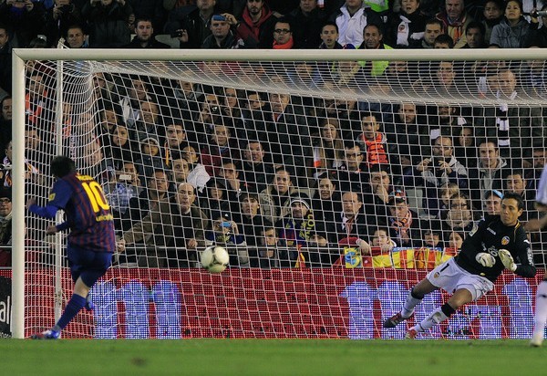  沃尔夫斯堡铁卫关键手球送对手制胜点球  