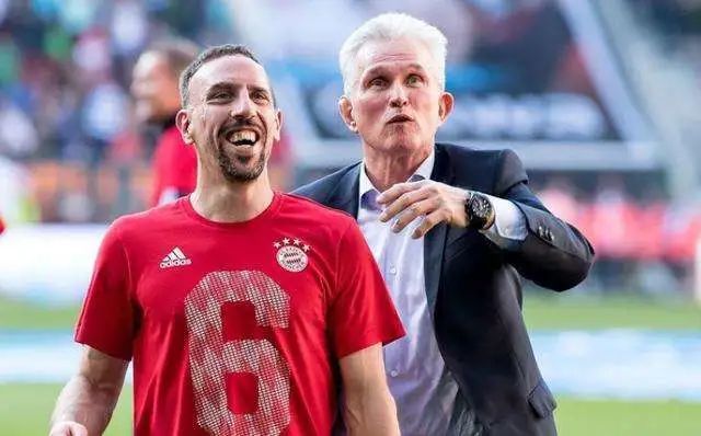  热那亚老将告别战泪目，球迷致敬传奇谢幕  