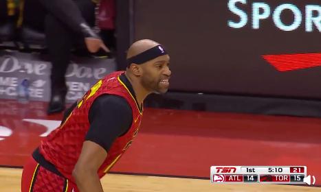  卡特43岁仍征战赛场获全场起立鼓掌