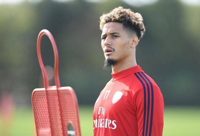  朗斯年轻中卫表现稳健，法甲后防线涌现新希望