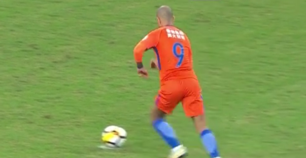  弗洛西诺内主场称雄，升班马演绎平民传奇