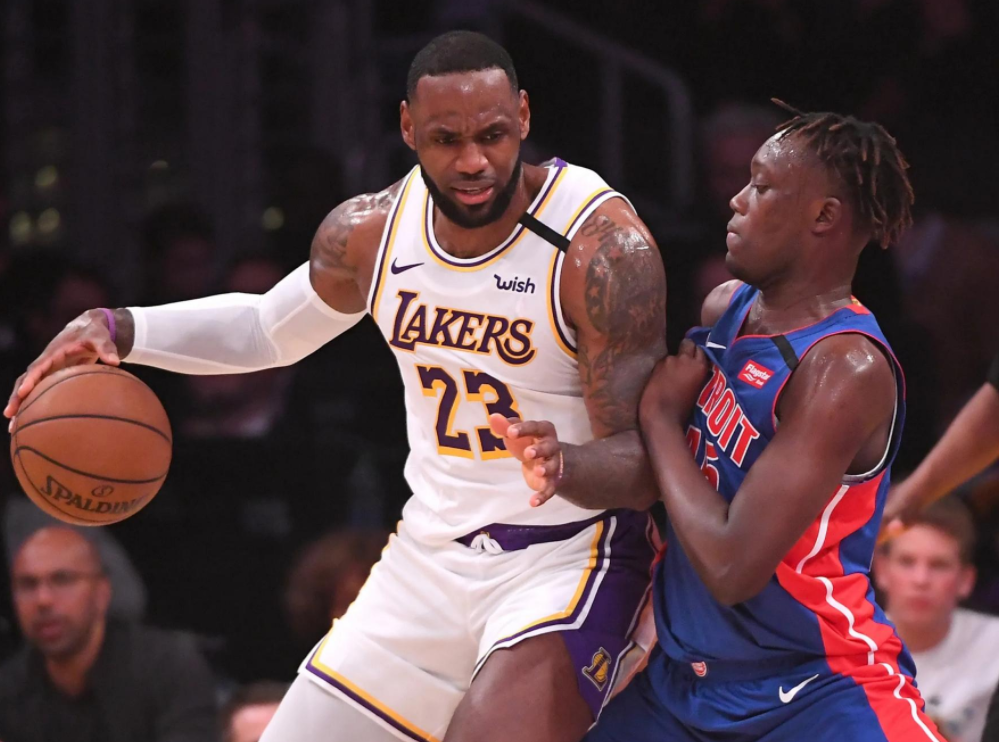  詹姆斯轰下三双数据，湖人险胜掘金迎五连胜